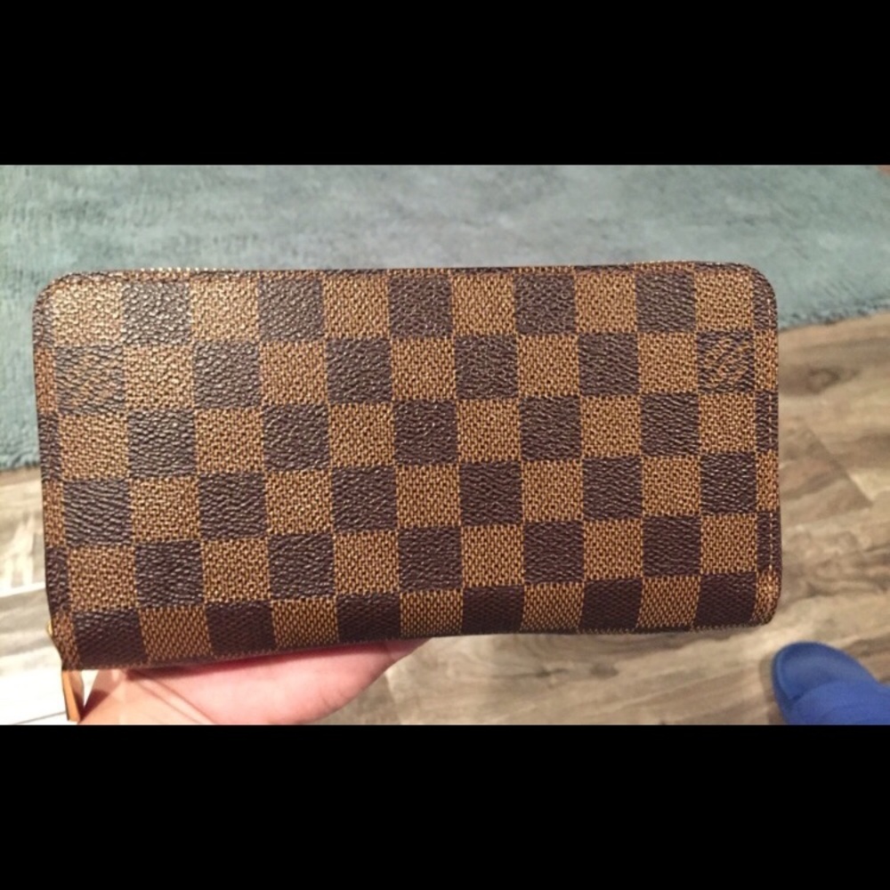Louis vuitton zippy wallet